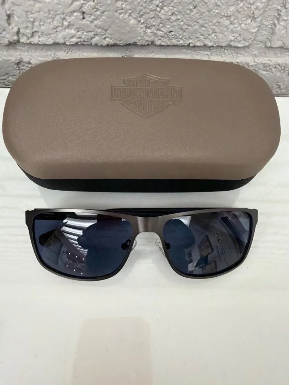 Harley Davidson Men Gunmetal Square Frame Sunglasses with Case